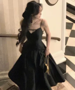 Elegant Princess Style Black Prom Dress with Straps